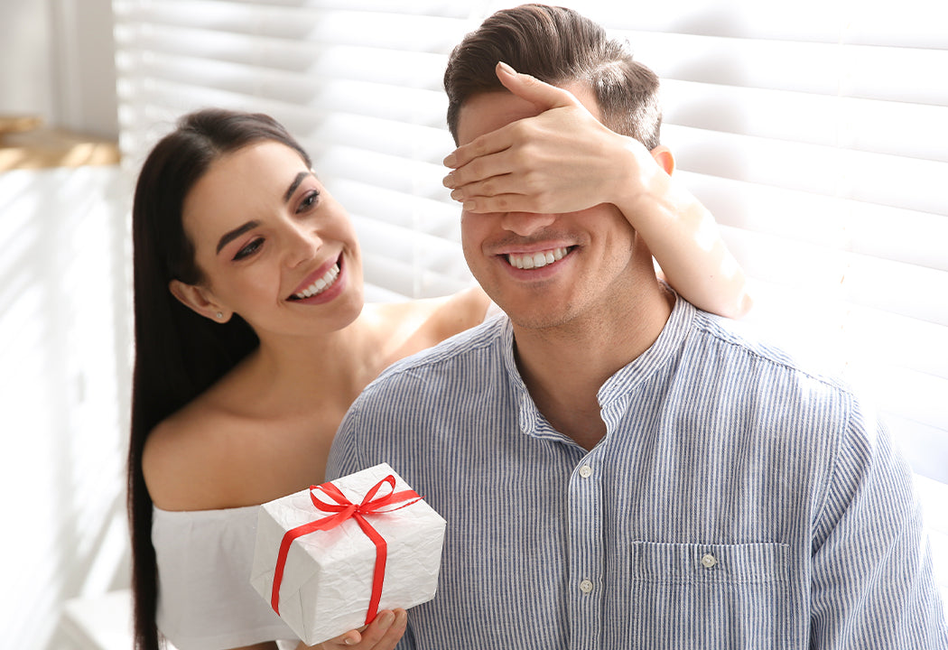 How Important Is To Give Gifts In A Relationship